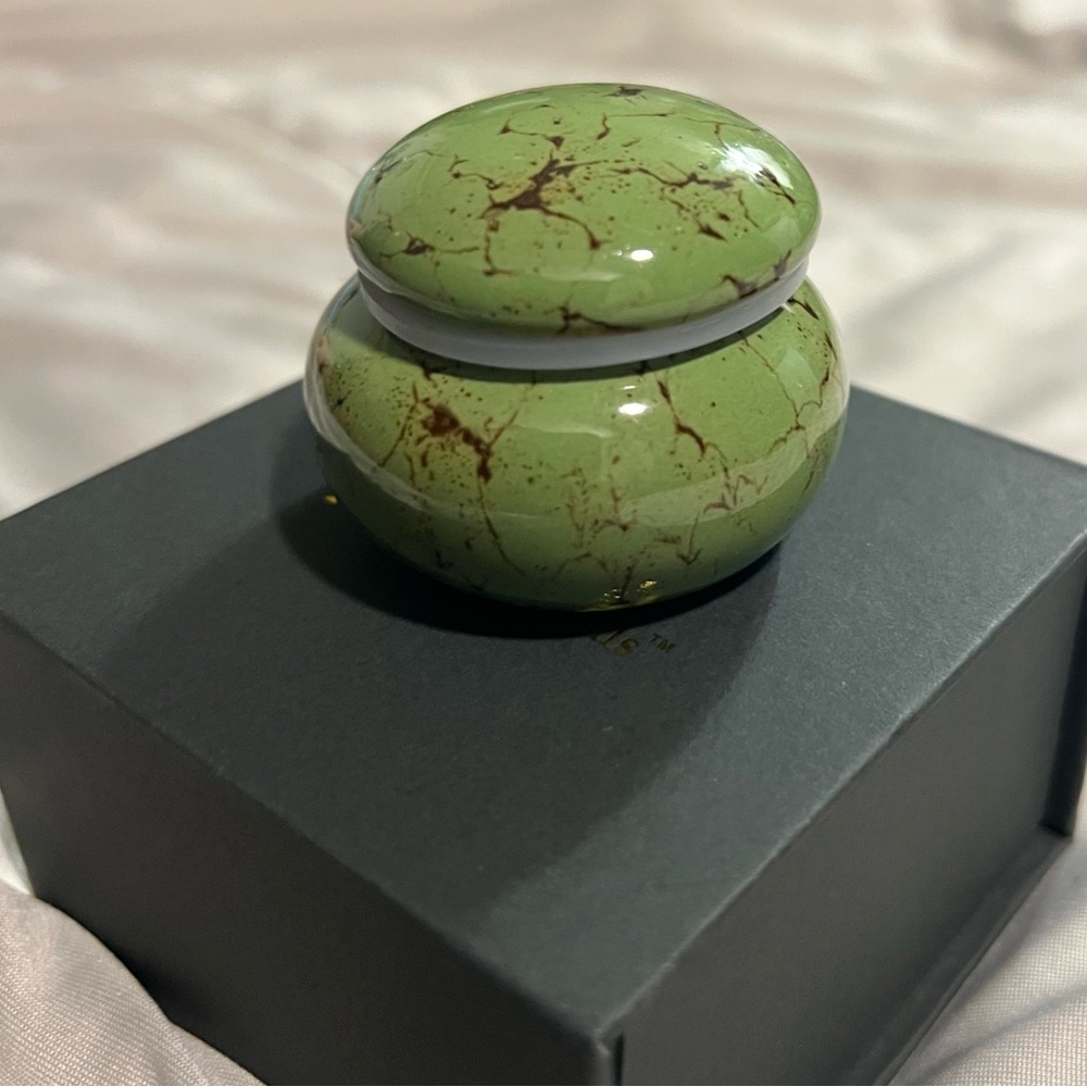 Small urn